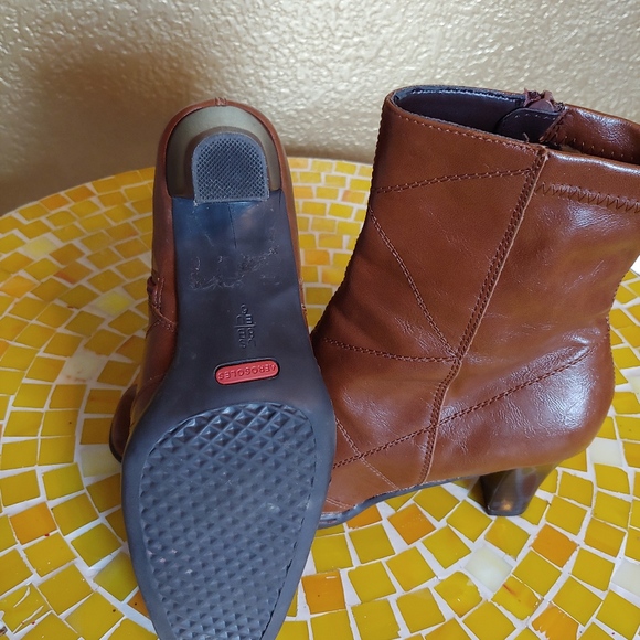 Aerosoles Amber Tan Ankle Boots - Picture 4 of 4